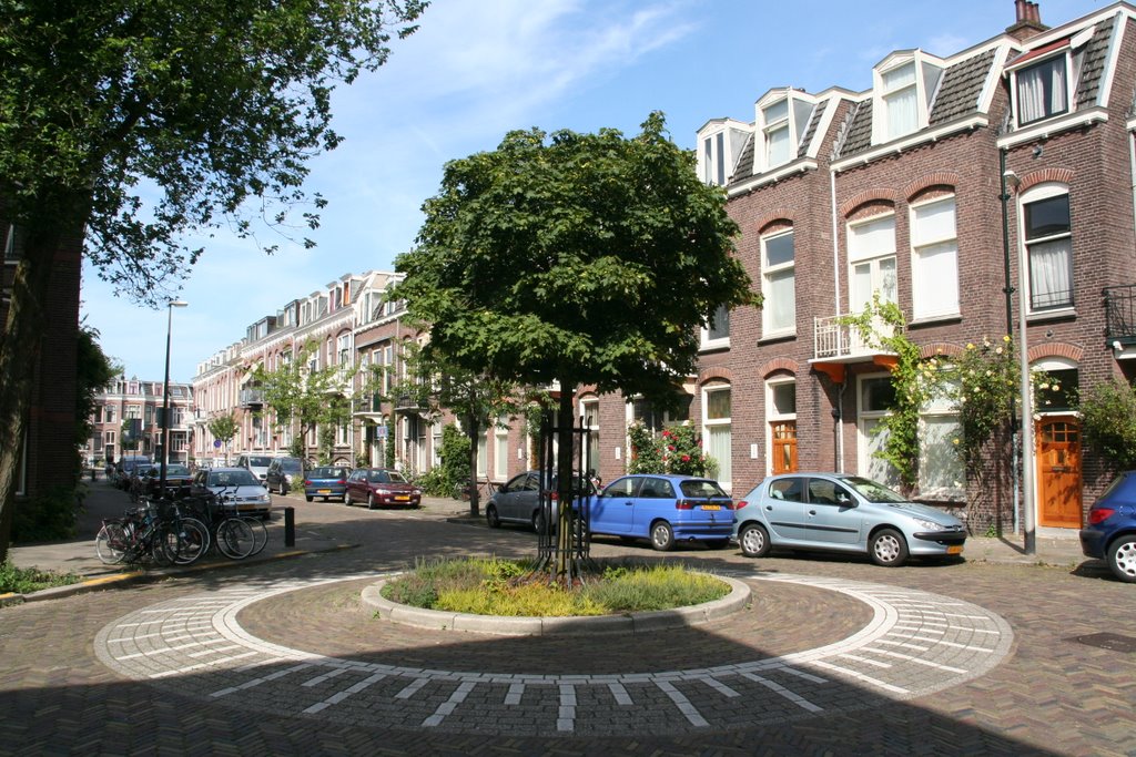 Roundabout; Johan Willem Frisostraat, Utrecht by Carl030nl