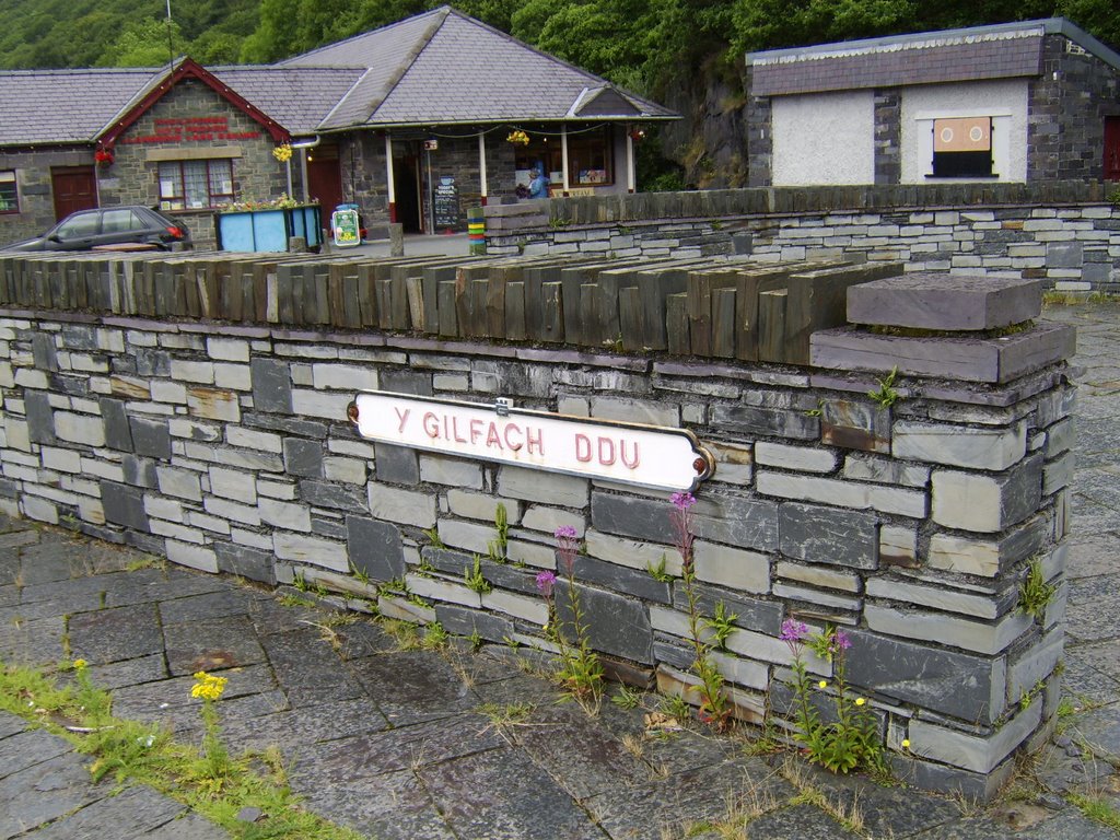 Y Gilfach Ddu, Railway sign by Bigdutchman