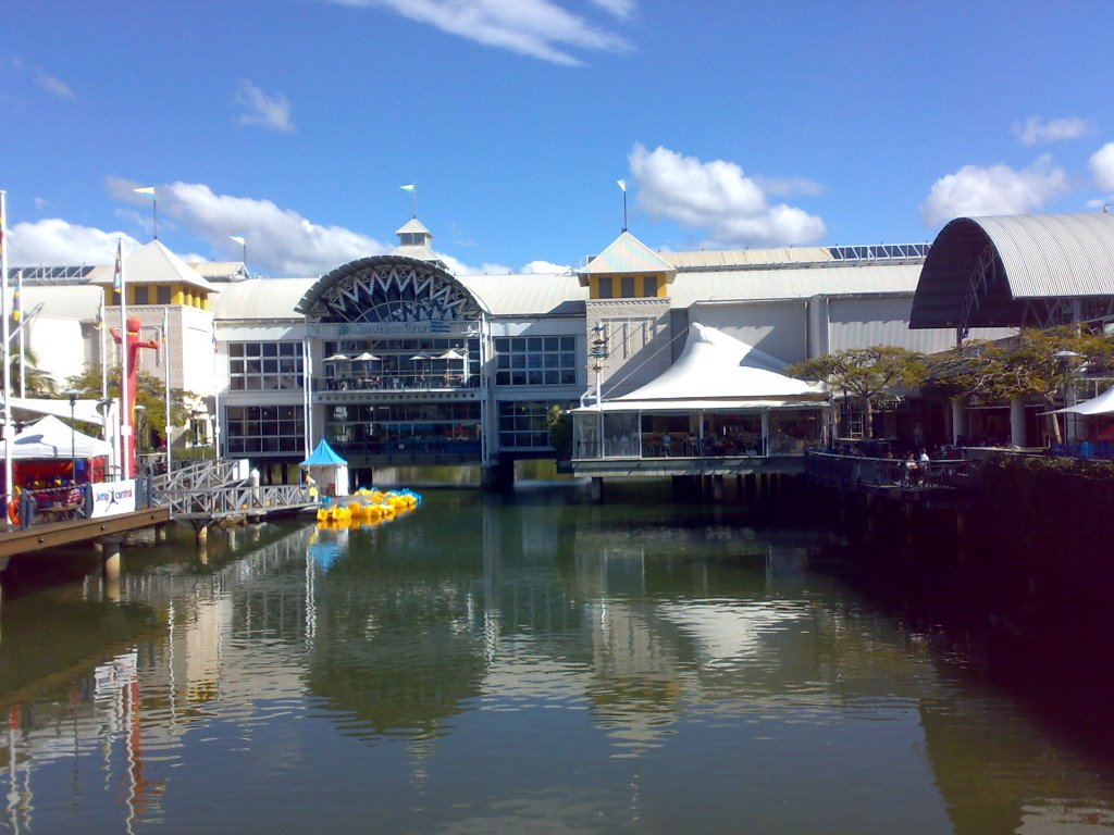 Sunshine Plaza Shopping Centre by Benny Alminde