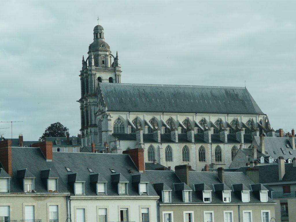 Chaumont sur loire by Dominic Mathieu