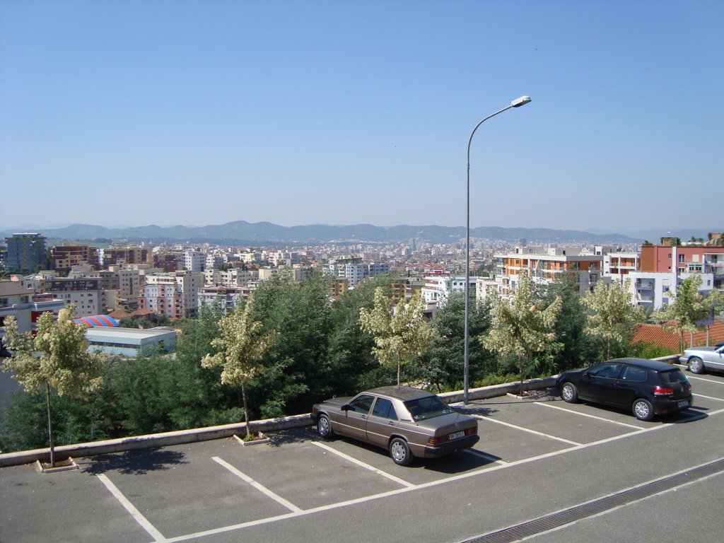 Parkingu & Tirana në sfond, Korrik 2009 by Edi_H