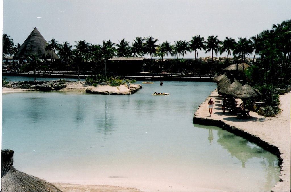 Xcaret-Playa by Mario Alcantara