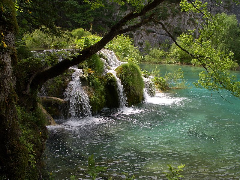 Plitvice - Cascade by Guido Buelskaemper