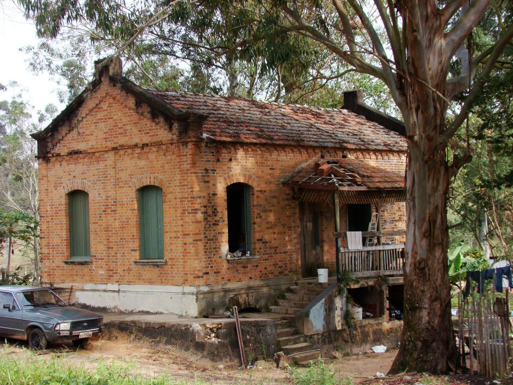 Antiga Casa dos Funcionários da Ferrovia até a Década de 1950 by carlos.kardoso