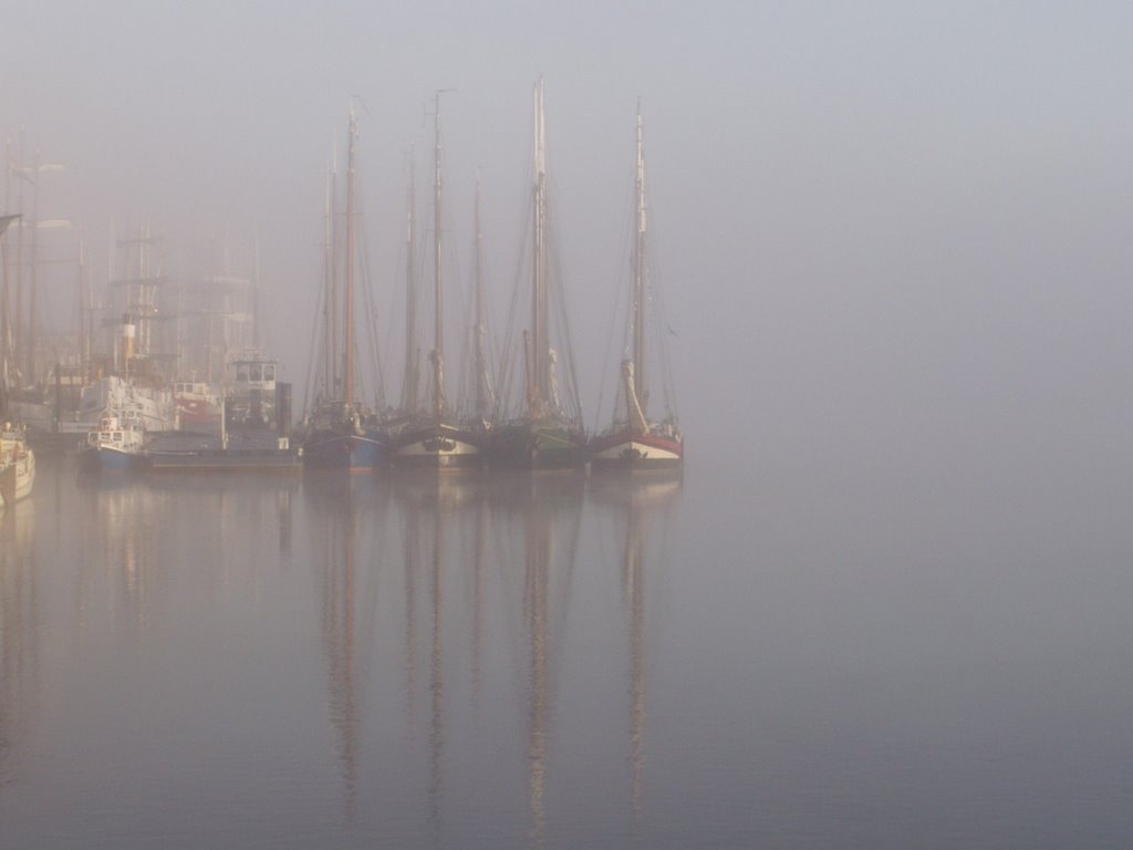 River IJssel on a foggy/sunny sundaymorning by joopvandijk