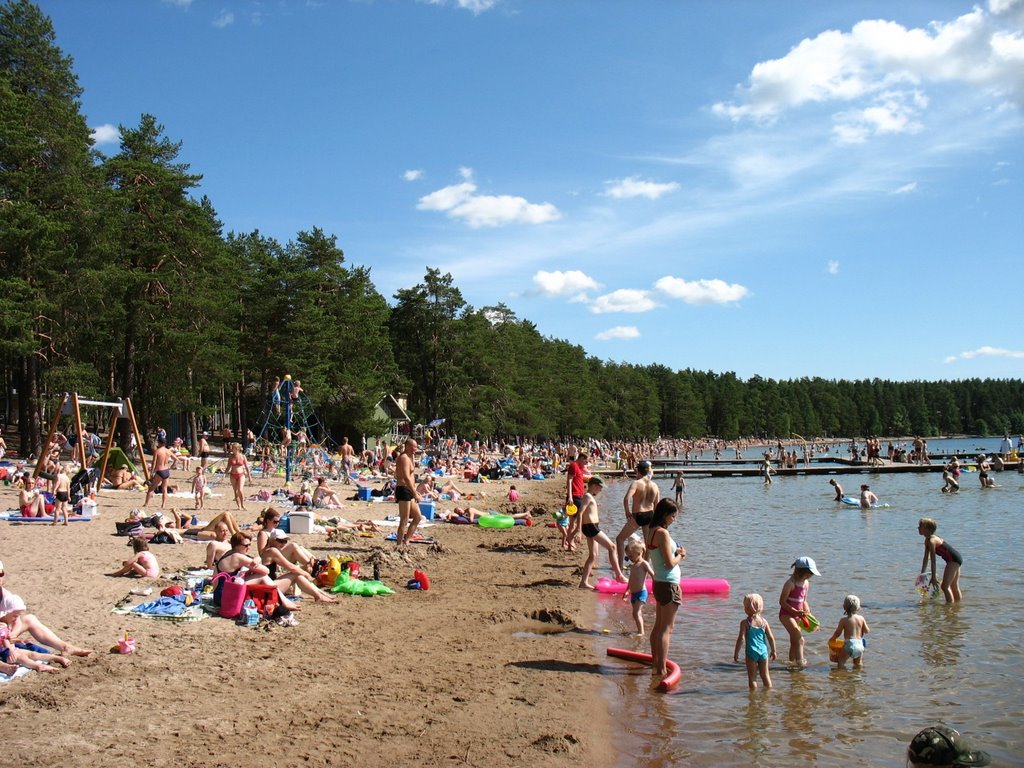 Beach at lake Sääksjärvi by Juha Luoma