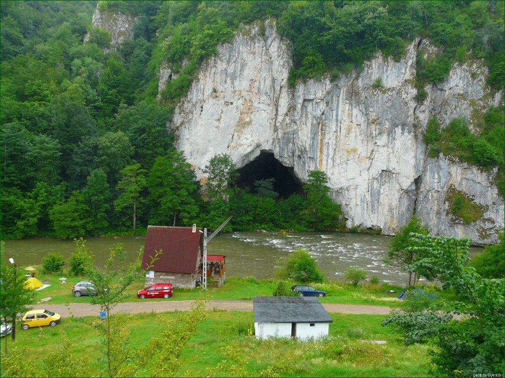 A Magyar-barlang Vársonkolyosnál/The Magyar-cave next to Vársonkolyos by GyurIca