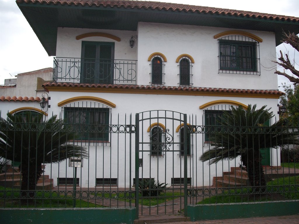 Arquitectura Colonial (moderna) en F.Varela 1 by Javierhoracio