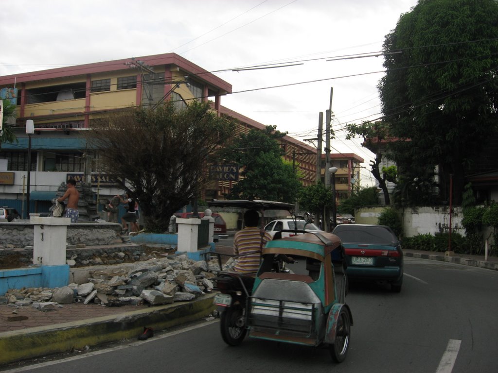 Rotonda looking towards Sta. Ana Elementary School by paketch