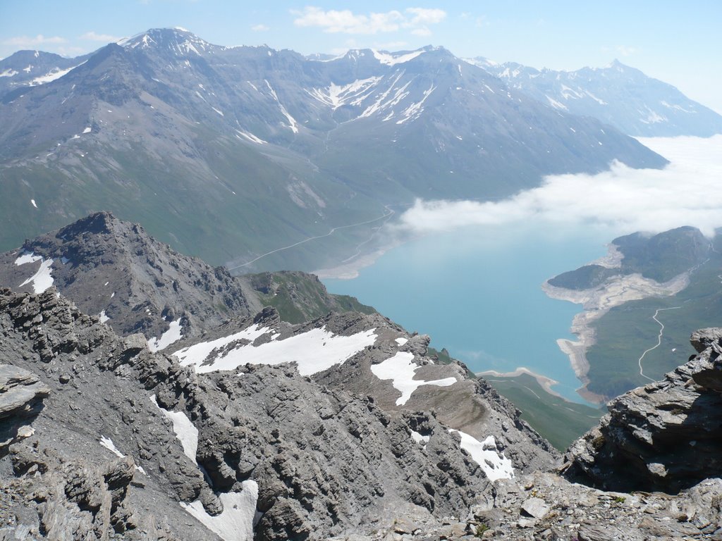 Le lac du Mont-Cenis depuis les abords du sommet du signal du Petit Mont-Cenis by OMorice http://olivi…