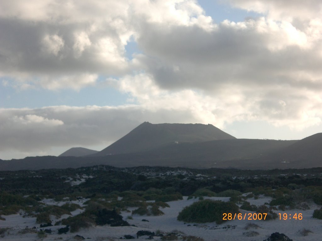 Prima del tramonto-Orzola-lanzarote by alcenera36