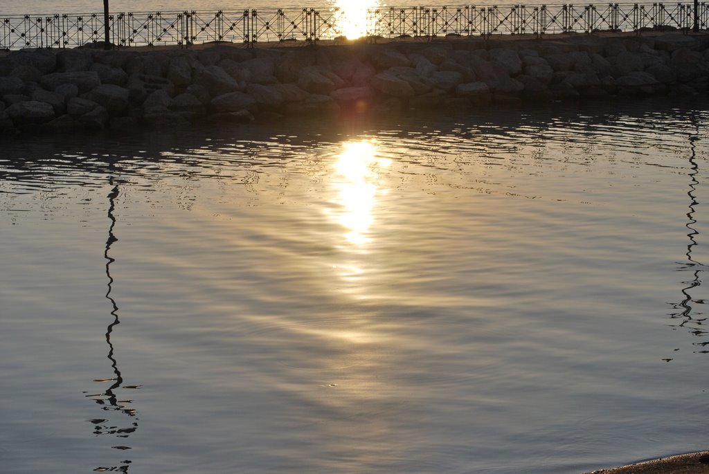 Agropoli - Riflessi nel Fiume Testene by Carlo I.