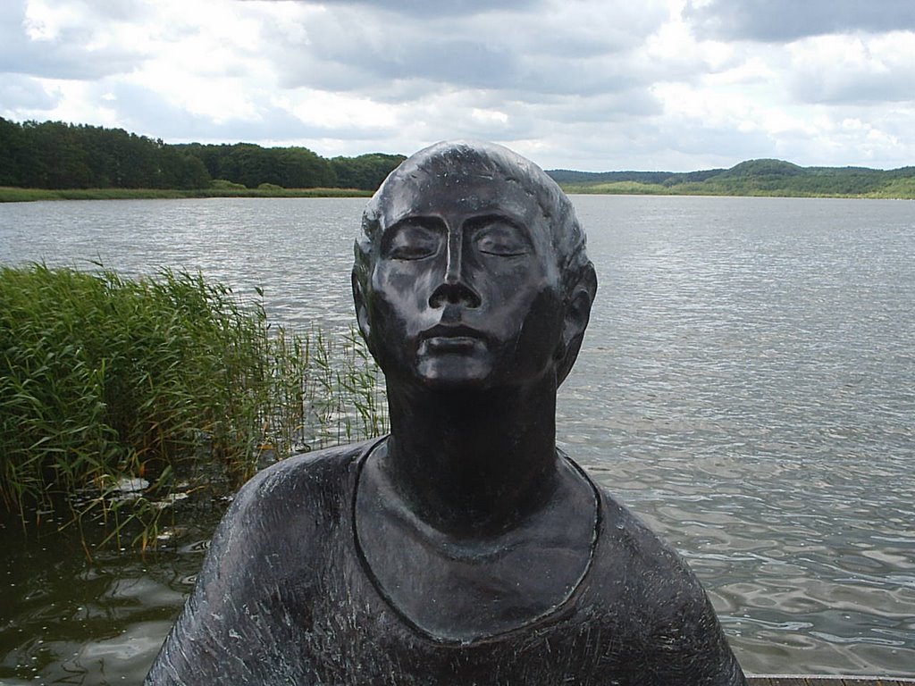 Skulptur in Binz 1 by Hans-Joachim Hofmann