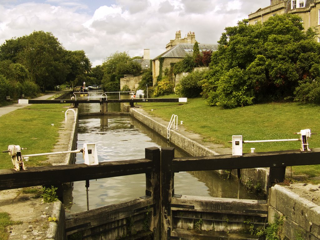 Widcombe Lock by AndrewDRees