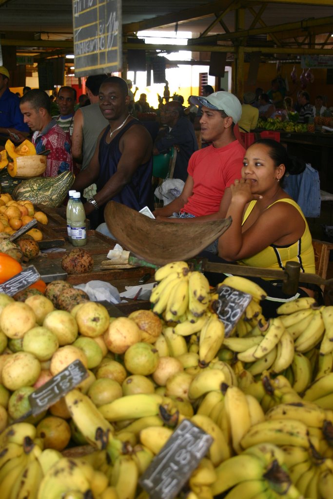 Agro Mercado de 19 y B, Vedado, Ciudad de La Habana, Cuba by Hans Sterkendries