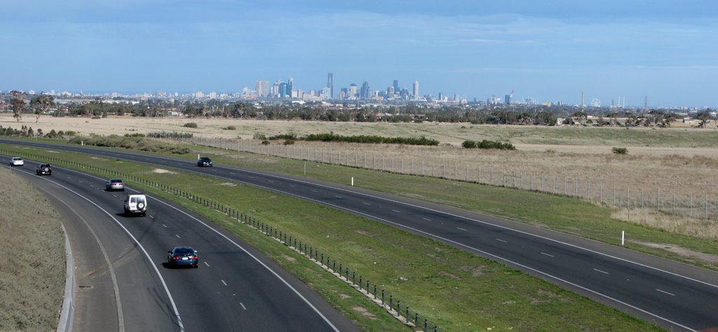 Melbourne, from the Galada Tamboore Pathway - 2009 by Muzza from McCrae