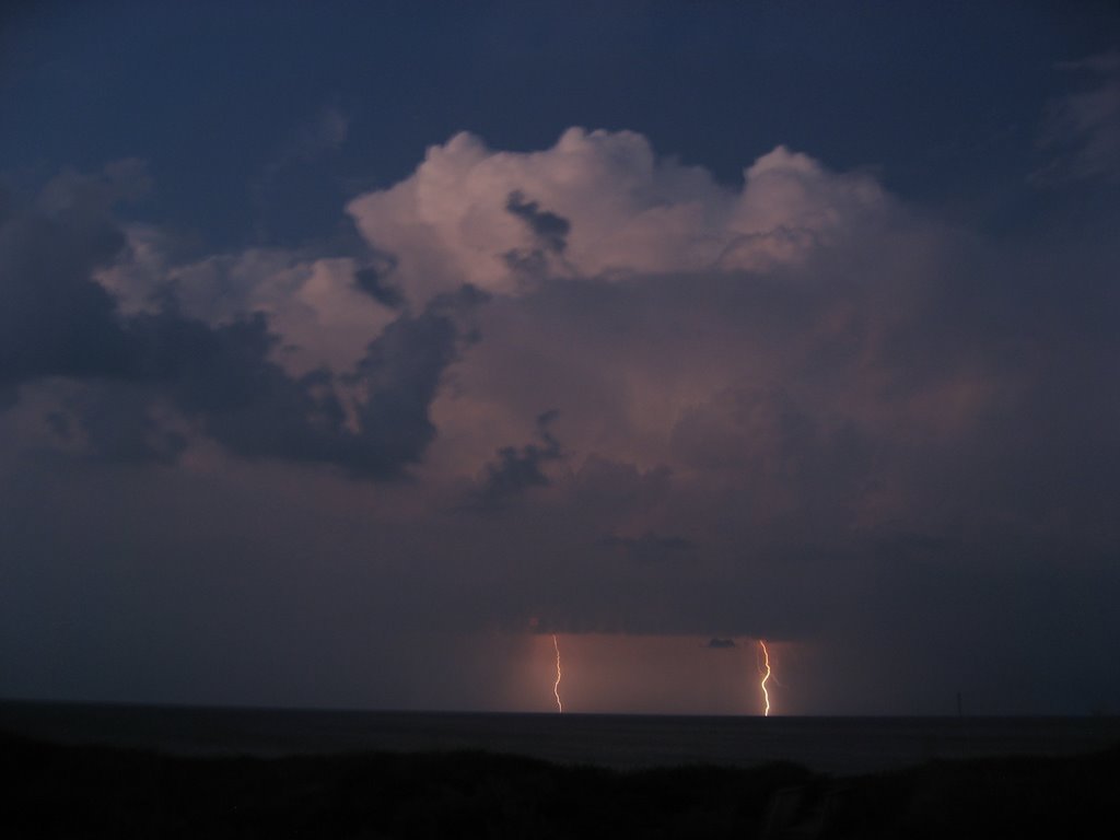 OBX Lightning Storm 2008-08-02 by mzalikowski