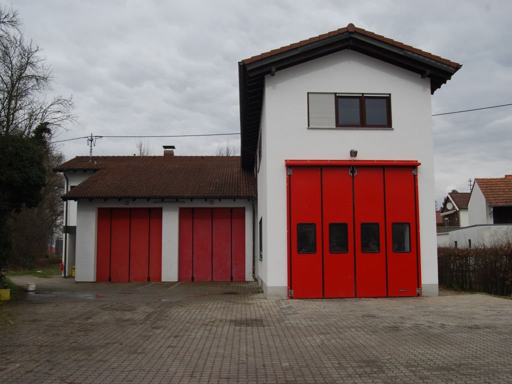 Neues Feuerwehrgerätehaus (Umbau 2007-2009) by Boris Lindner