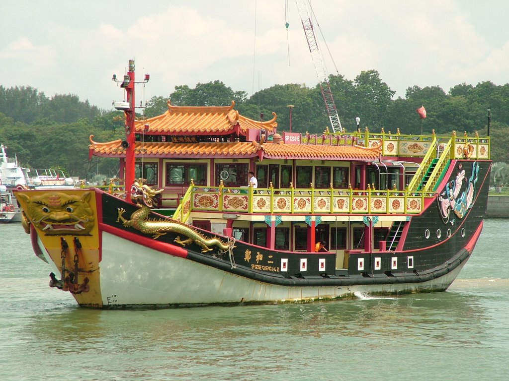 Harbour tourboat by Bertus C