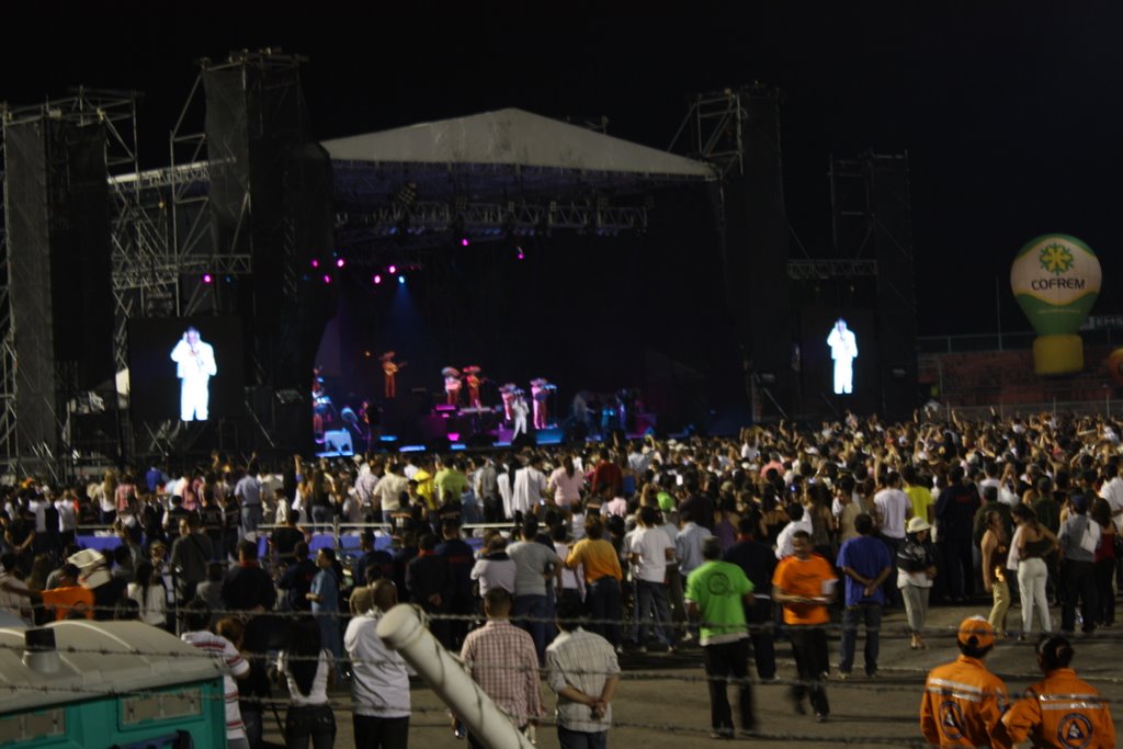 Vicente Fernandez en Villavicencio by Andres Felipe Cepeda…