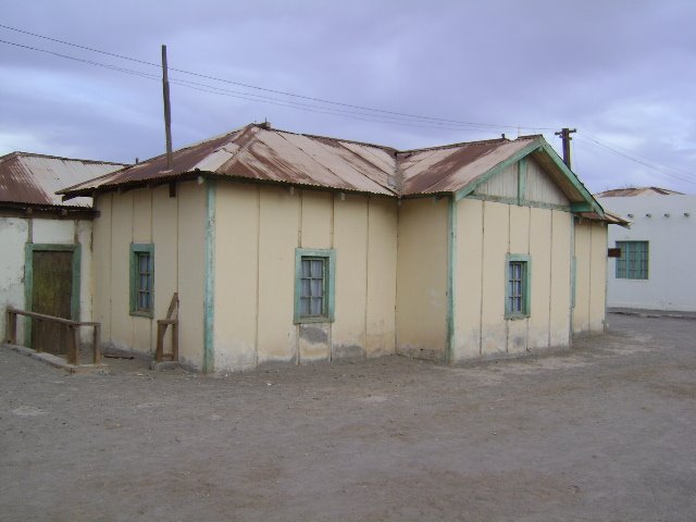 Humberstone: una casa by José Pedro Martínez