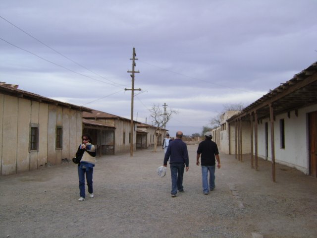 Humberstone: la calle y los turistas by José Pedro Martínez