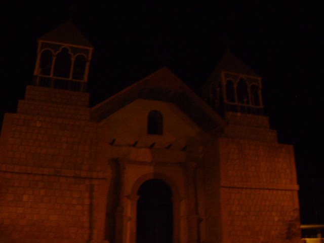 Frontis de la iglesia de Mamiña de noche by José Pedro Martínez