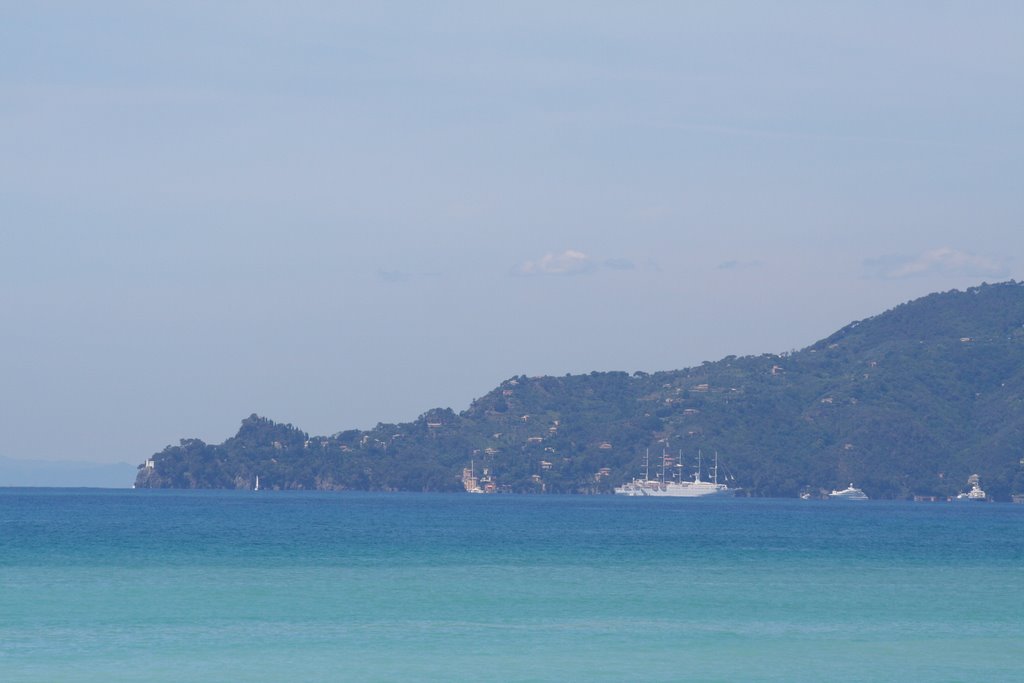 Promontorio di Portofino visto dalle Gallerie di San Anna - Sestri Levante by Marco Devoto