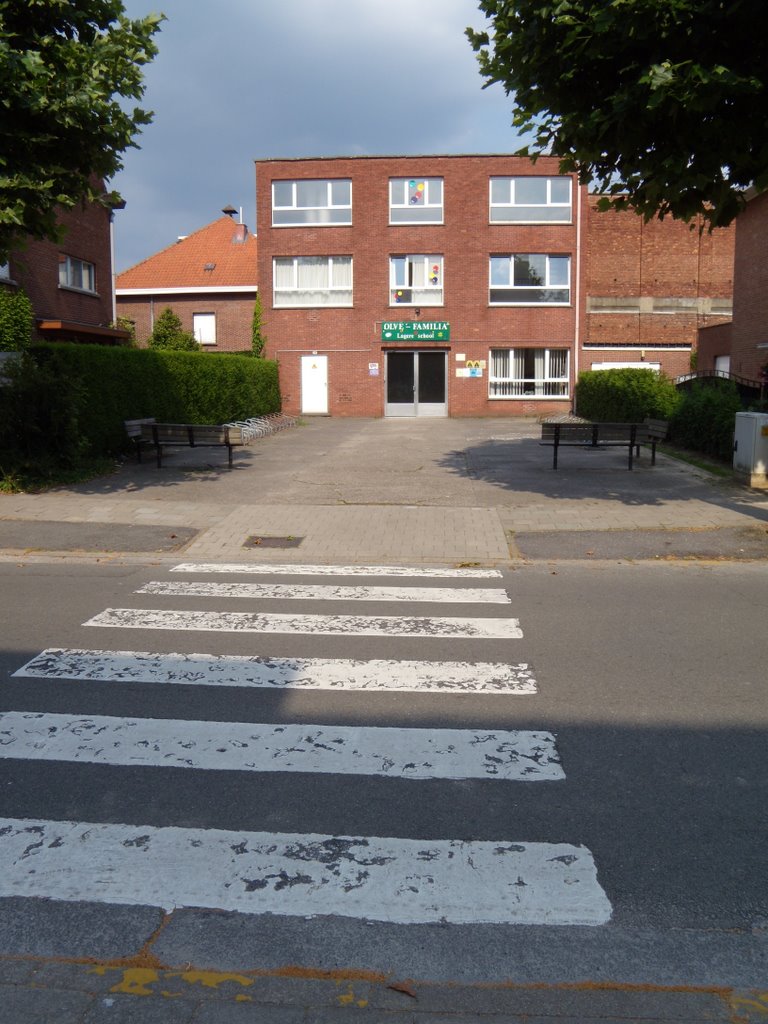 OLVE Familia Lagere school, Te Nijverdocklaan by Isaie D