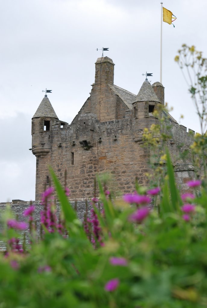 Cawdor Castle by bobbieb