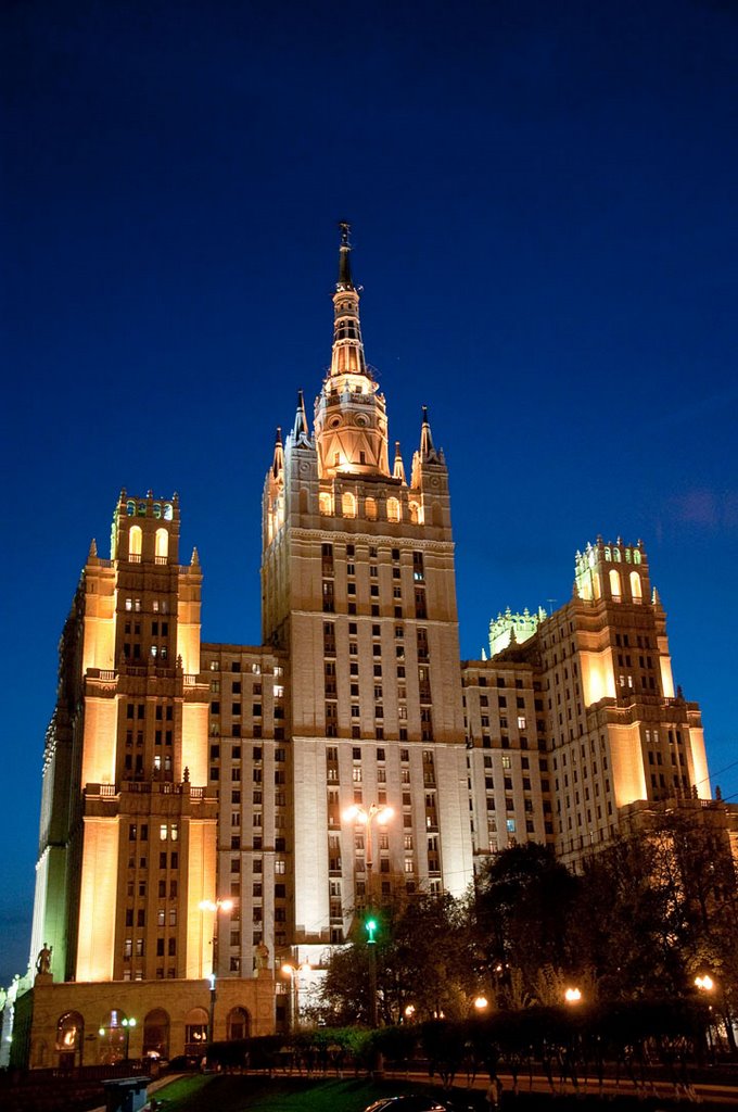 Skyscraper on Kudrinskaya Square by missoni