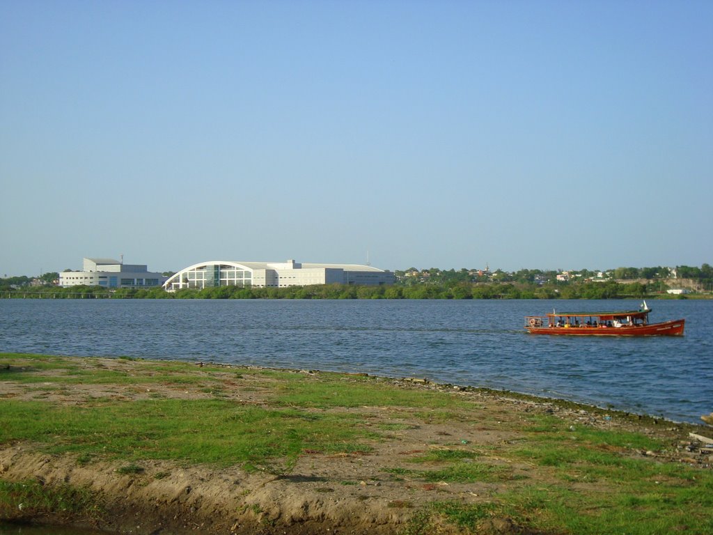 'Metro' y Ctro. de convenciones desde Laguna del Carpintero by Herenvaryar