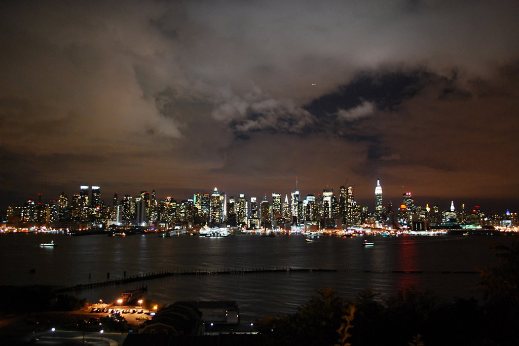 Manhattan' Night by 彭晓明