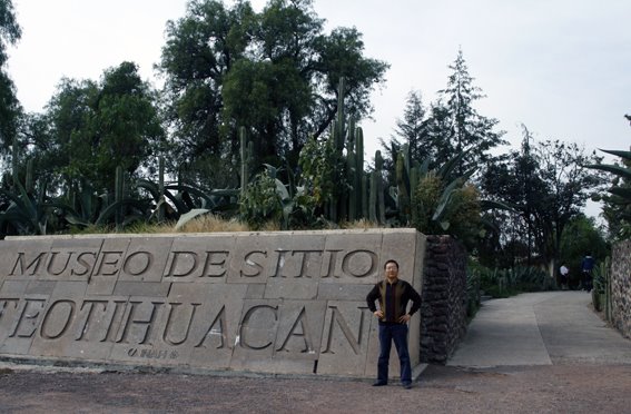 Entrance of Museo de Sitio Teotihuacan by aloooha