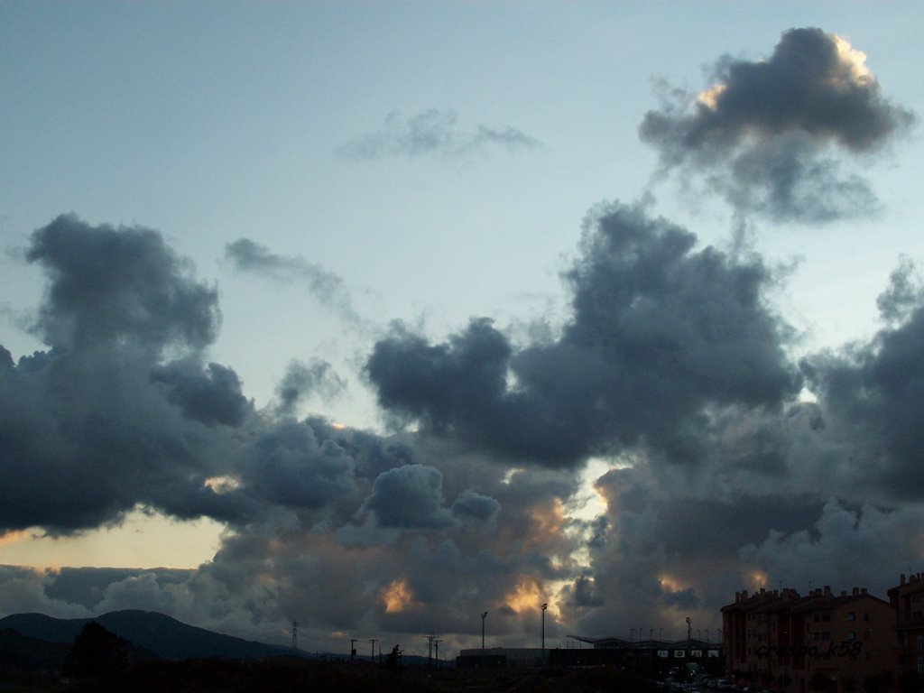 Nubes amenzantes by Jose Crespo