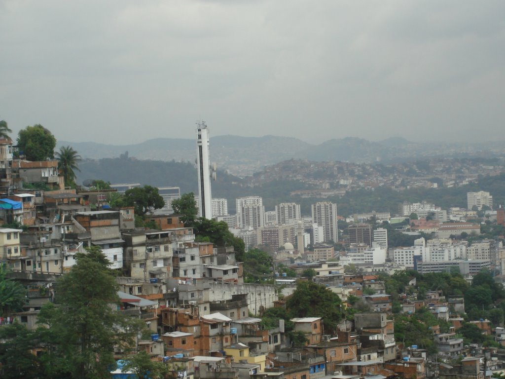 FAVELA EN EL MORRO DE SANTA MARTA by gladys fedele