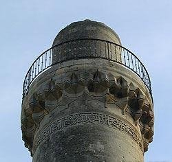 Shirvanshah_palace_mosque_minaret by ametu