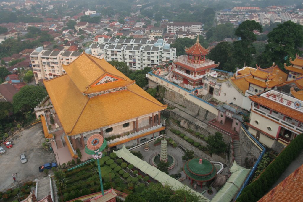 Kek Lok Si temple by Svennie