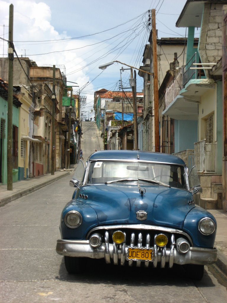 Old American in Cuban Street by Huubinho