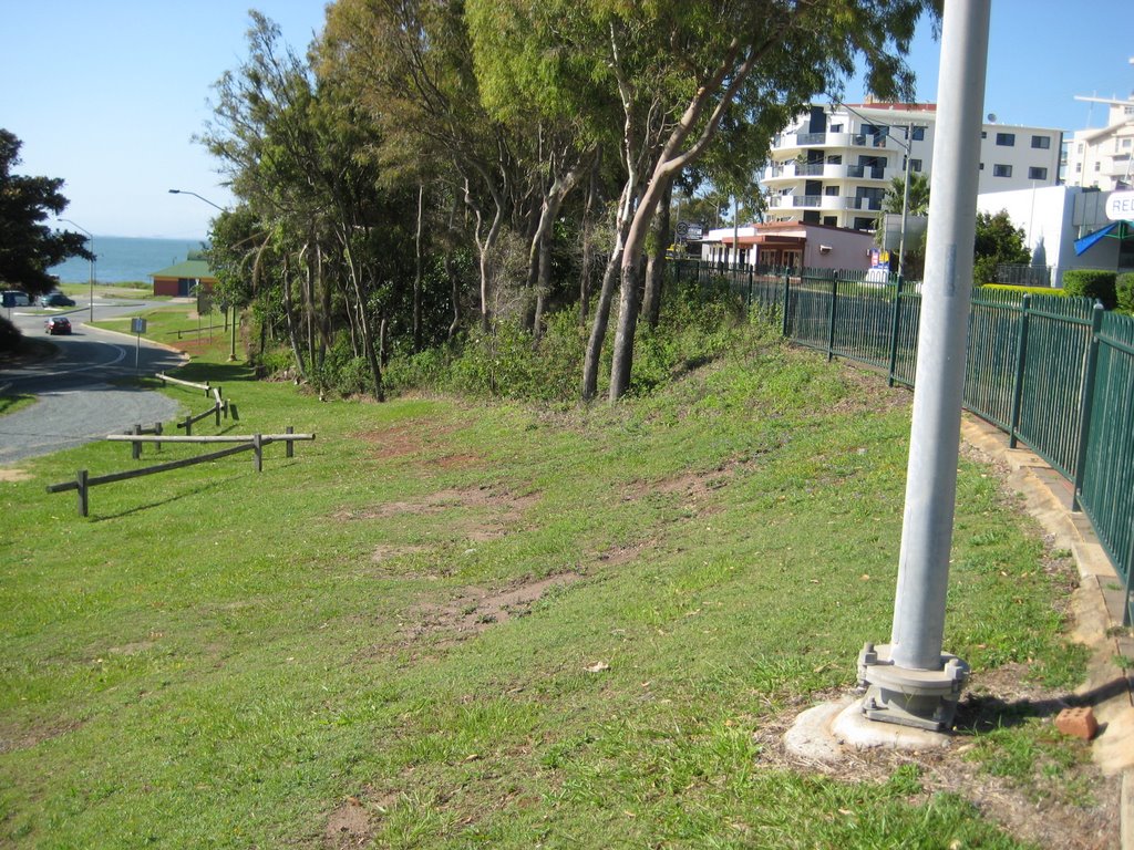 The old road down to Redcliffes Luna Park by kaptonkaos