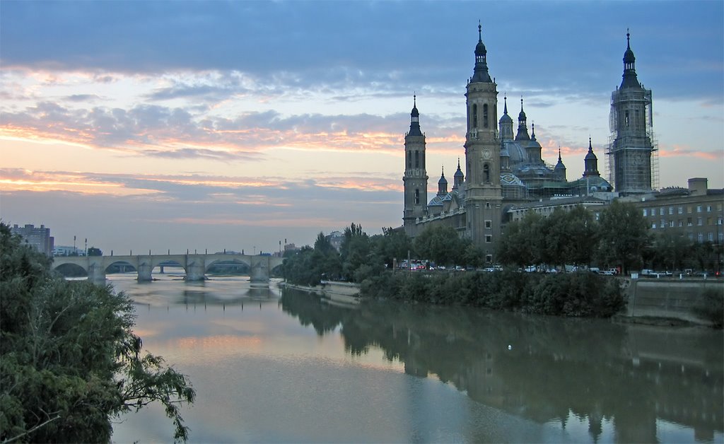 El Pilar desde el Puente de Santiago by Drakkenas