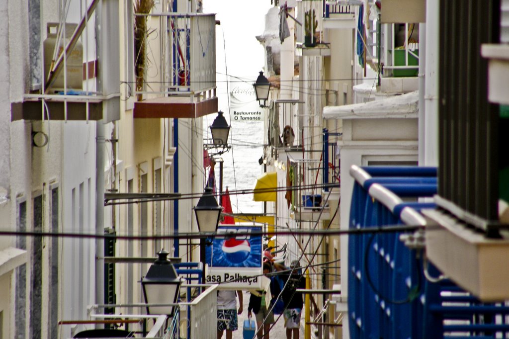 Rúa em Nazaré by manuel carnota