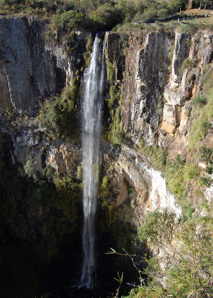 Cachoeira do Avencal 100m by Moacir Cruz