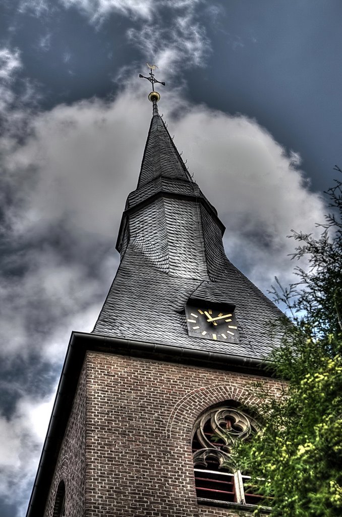 Die Pfarrkirche St. Martinus, die 1906/07 erbaut wurde by Ralf Es