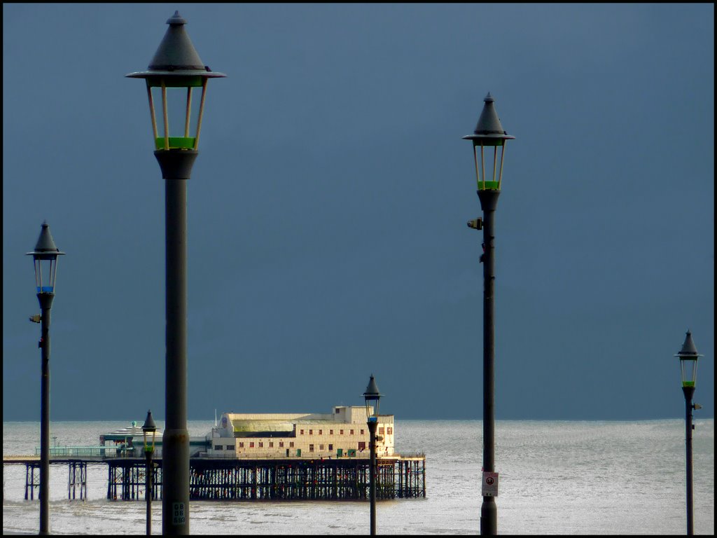 TELE SHOT FROM QUEENS PROM by Happy Snapper