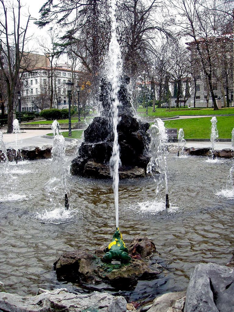 Fuente de las Ranas, Campo de San Francisco, Oviedo by Antonio Alba