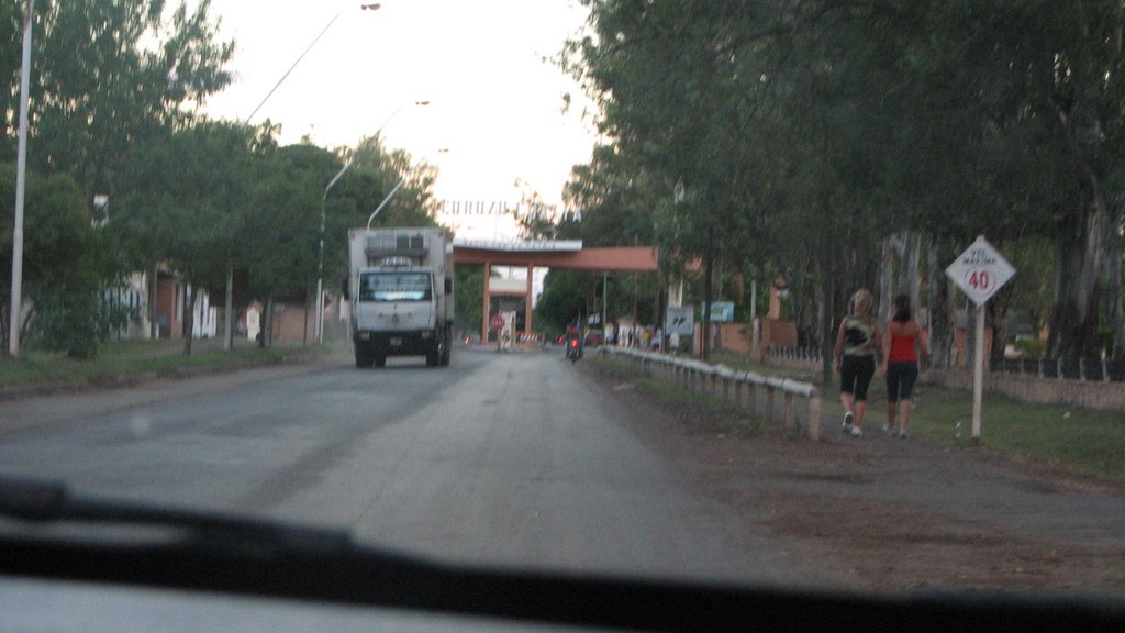 Entrando a Curuzu Cuatia by alanga