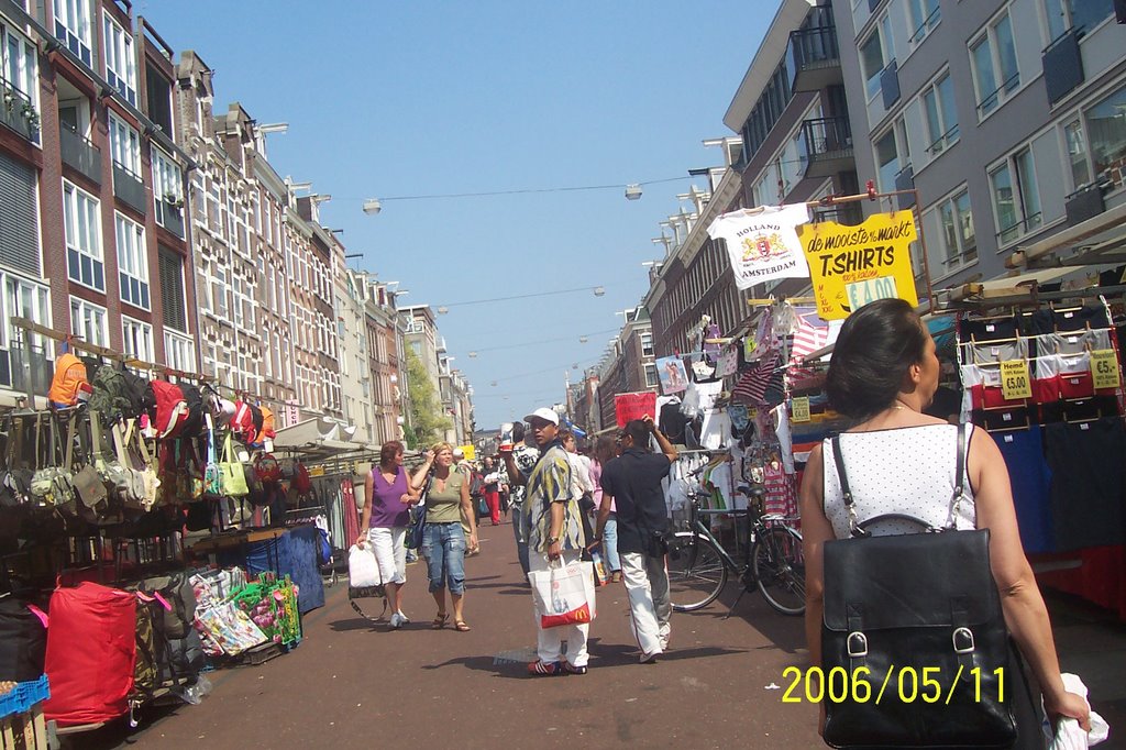 Albert Cuyp market by Gino Vivi