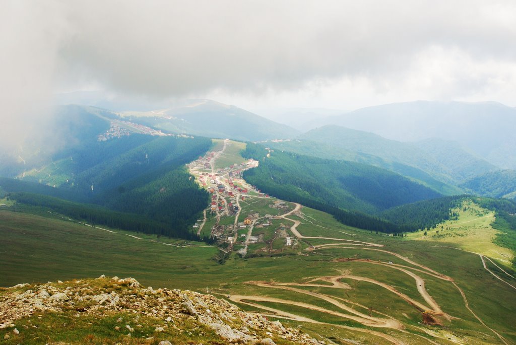 Statiunea Ranca vazuta de pe Varful Papusa - 2136 m by Daniel Mocanu