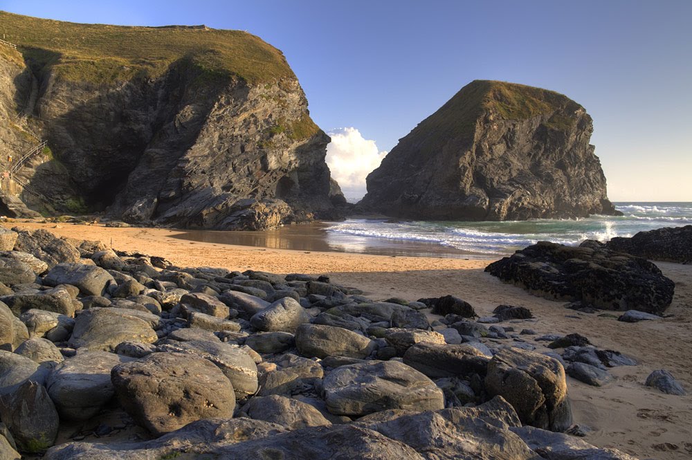 Bedruthan Steps, Cornwall by Andrew Roland